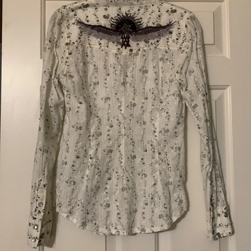Cute white with flowers button down shirt great for spring and summer. - Picture 4 of 4